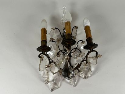Bronze three-arm sconce with crystal pendants.
H....
