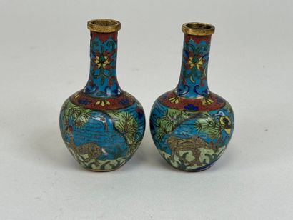 ASIE, XXe.
Paire de petits vases balustre...