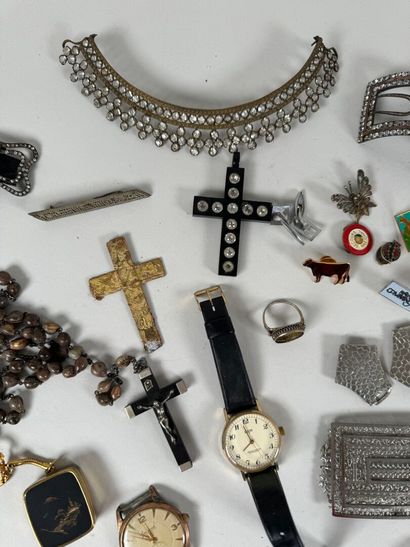 Important lot of brooches, cufflinks, necklaces,...