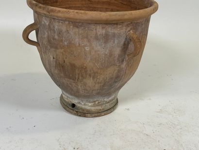 Important cache-pot ou jardinière en terre...