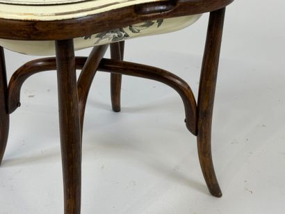 THONET, dans le goût de.
Bidet en bois tourné,...