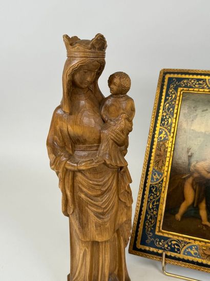 Lot comprenant deux sujets en bois figurant...