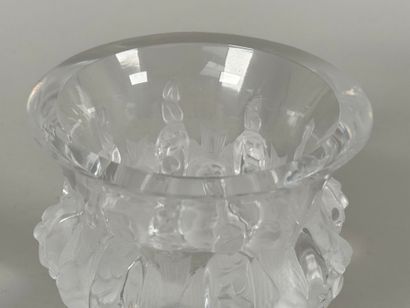 LALIQUE, DAMPIERRE model.
Translucent pressed...