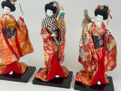 JAPON, XXe.
Ensemble de trois geishas en...