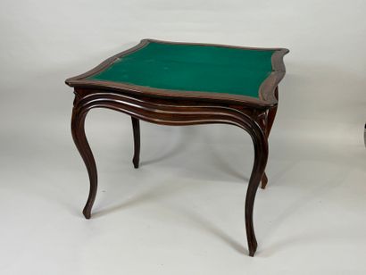 Table à jeux en acajou, l'intérieur en feutrine...
