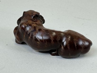 JAPON,XXe.
Netsuke en bois sculpté figurant...