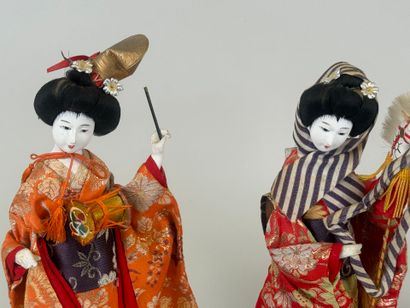 JAPON, XXe.
Ensemble de trois geishas en...