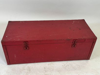 Deux malles rectangulaires en bois et métal...