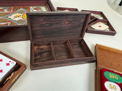 Lot including:
- NAIN JAUNE (1921) in wooden...