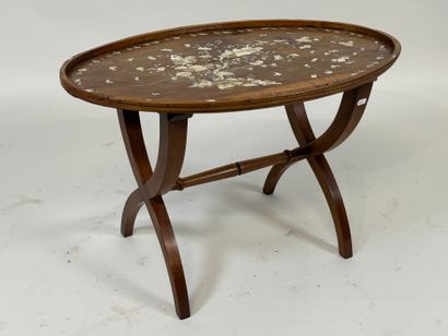 Small coffee table, oval top decorated with...
