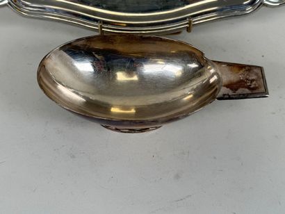 GALLIA pour CHRISTOFLE.
Saucière sur talon...