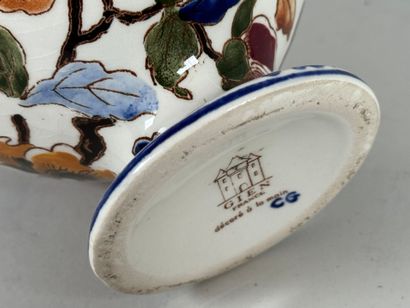GIEN.
Polychrome earthenware ewer decorated...