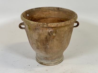 Important cache-pot ou jardinière en terre...