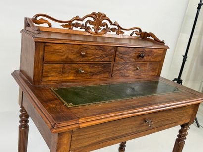Step desk in wood, opening with a drawer...