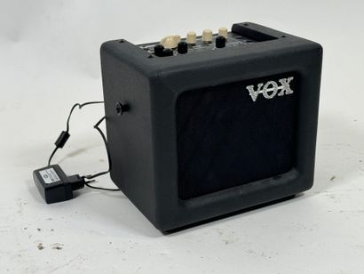 VOX, MINI 3 G2.
Guitar amp.
22 x 24 x 17.5...