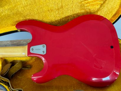 FUTURAMA.
Electric bass numbered 546021.
L....