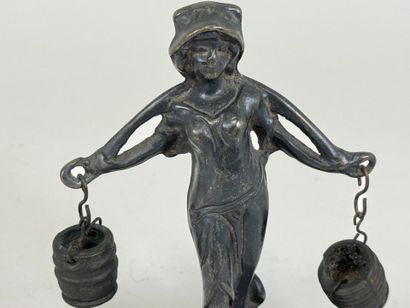 École XXe.
La porteuse d'eau.
Sujet en bronze...