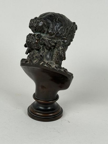 École XIXe.
Buste à l'antique.
Sujet en bronze...