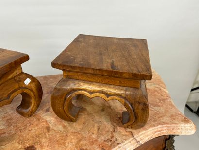 Pair of footrests in exotic wood.
21 x 27.5...