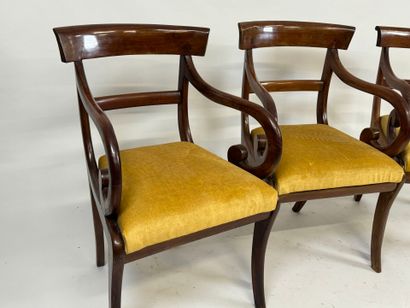 Trois fauteuils en acajou mouluré, les accotoirs...