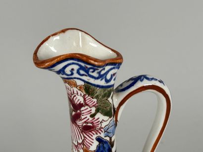 GIEN.
Polychrome earthenware ewer decorated...