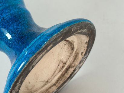 SEVRES.
Blue crackled ceramic vase.
H. 38...