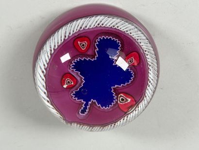 Sulfuric paperweight ball in colored glass...