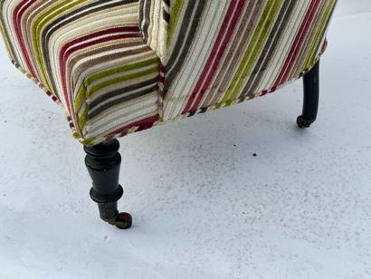 Fauteuil confortable, les pieds en bois noirci.
XIXe.
94...