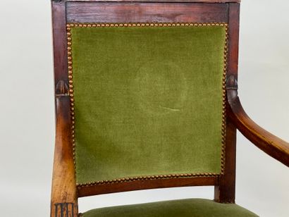 Wooden armchair, green velvet upholstery.
91...