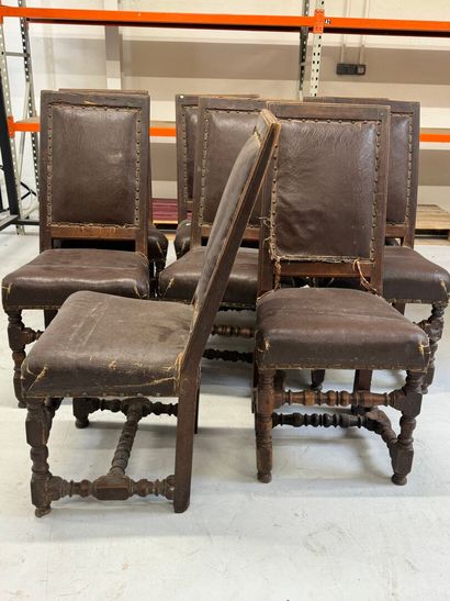 Série de huit chaises en bois mouluré et...