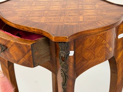 Bedside table in wood and marquetry opening...
