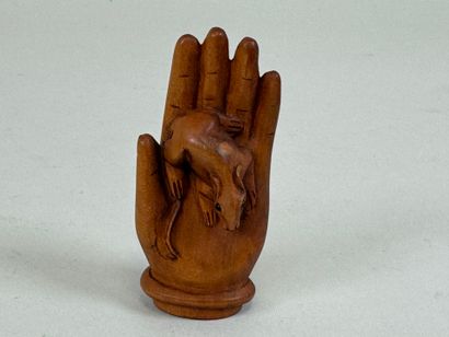 JAPON, XXe.
Netsuke en bois sculpté figurant...