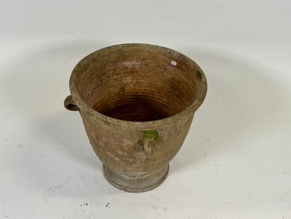Important cache-pot ou jardinière en terre...