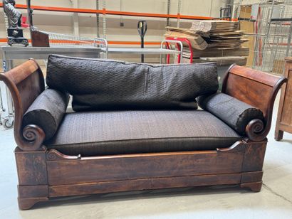 Mahogany boat bed with bench seat.
84 x 170...