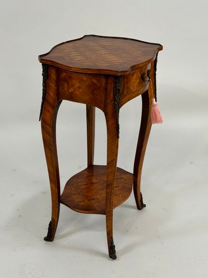 Bedside table in wood and marquetry opening...