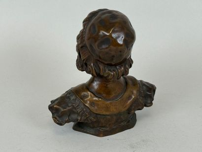 PELTIER (XXe).
Buste d'enfant.
Sujet en bronze...