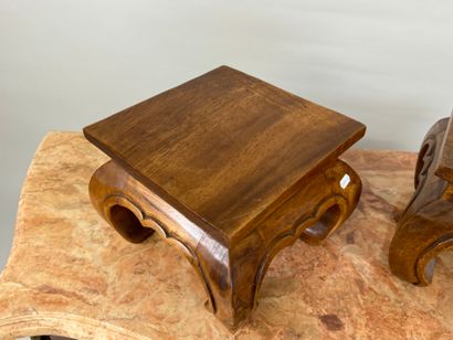 Pair of footrests in exotic wood.
21 x 27.5...