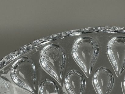 BACCARAT, France.
Dessous de plat en cristal...