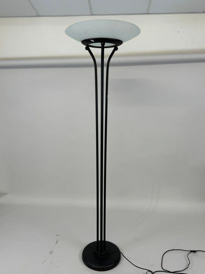 Metal floor lamp, smooth shaft, glass bowl.
H....