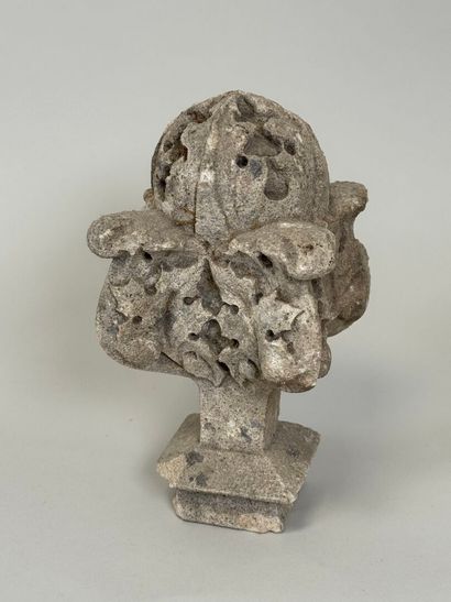 Element in reconstituted stone with foliage...