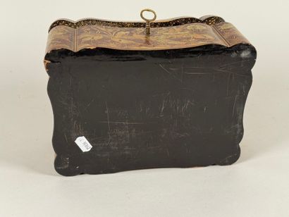 JAPAN, 20th century.
Scrolled lacquer box...