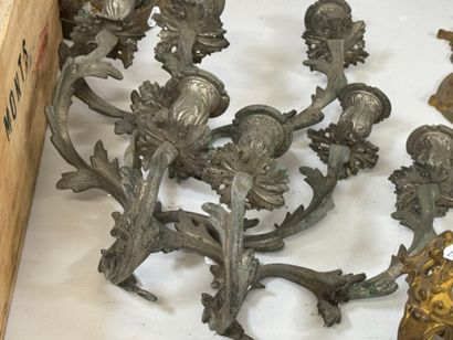 Lot comprenant paire de chenets en bronze,...
