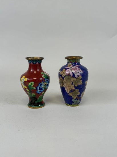 ASIE, XXe.
Ensemble de deux vases en bronze...
