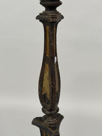 Blackened and gilded wood tripod picnic table.
H....
