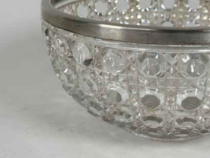 BACCARAT.
Coupe circulaire en cristal à décor...