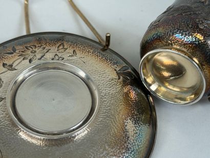 Tasse et sa sous-tasse en argent, poinçon...