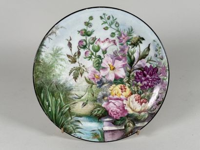 Circular polychrome porcelain dish decorated...