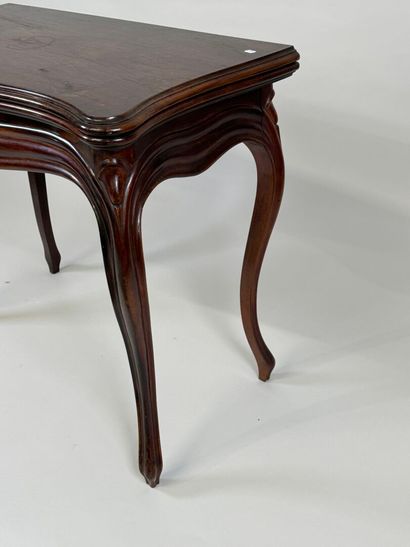 Table à jeux en acajou, l'intérieur en feutrine...