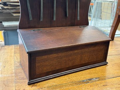 Oak salt box with flap.
66 x 40 x 17.5 cm.
Eleven...