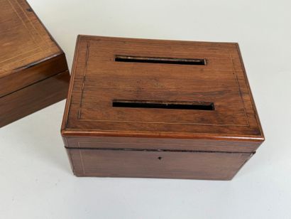 Deux coffrets rectangulaires en placage d'acajou...
